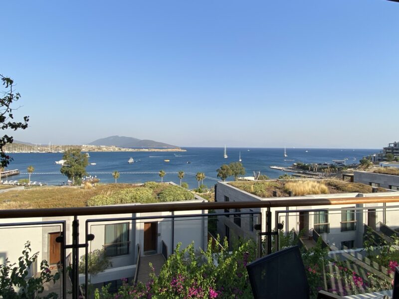 Bodrum bitez asarlıkta denize sıfır lüks 1+1 otel konseptinde daire