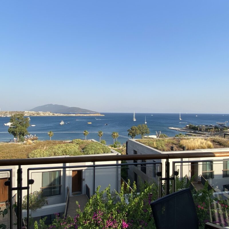 Bodrum bitez asarlıkta denize sıfır lüks 1+1 otel konseptinde daire